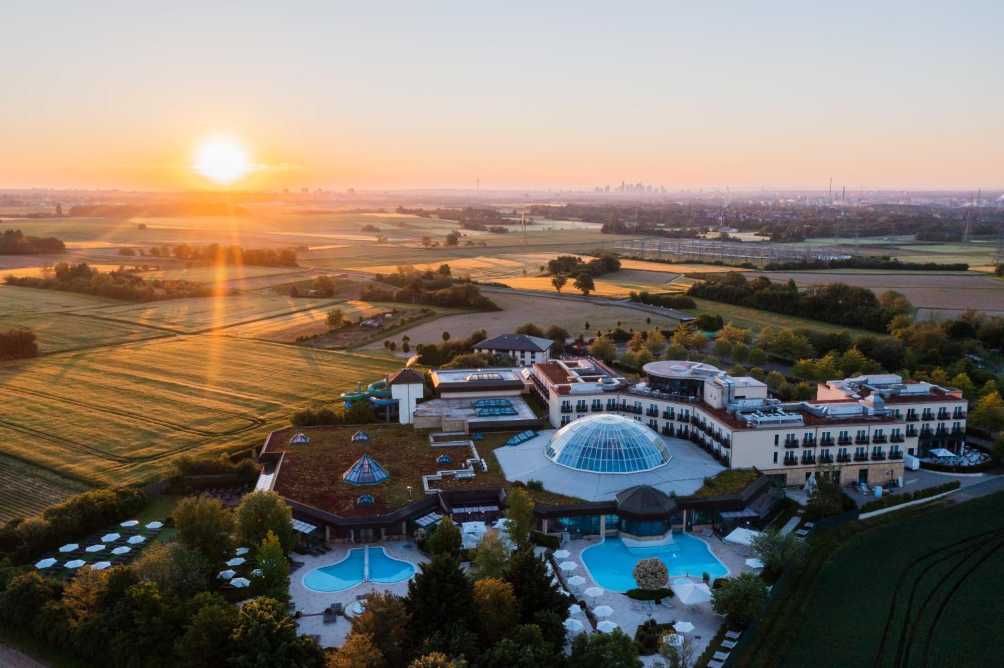 Vital Hotel Rhein Main Therme Wellness Resort & Spa Hofheim Bagian luar foto